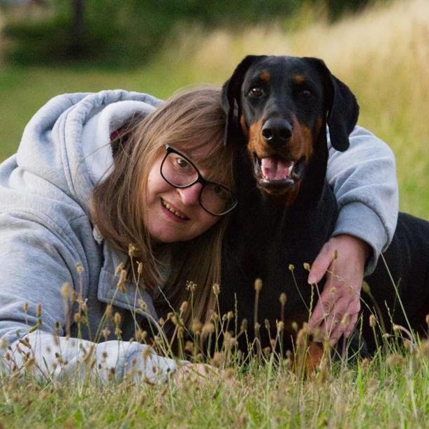 Nicole Meyer mit ihrem Hund